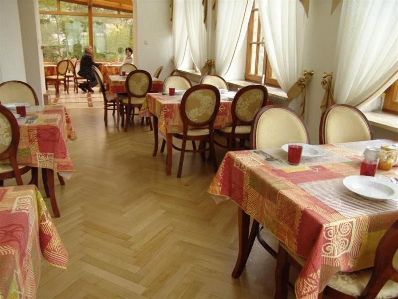 Willa Raj Naleczow Luaran gambar