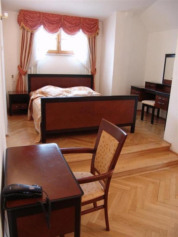 Willa Raj Naleczow Luaran gambar