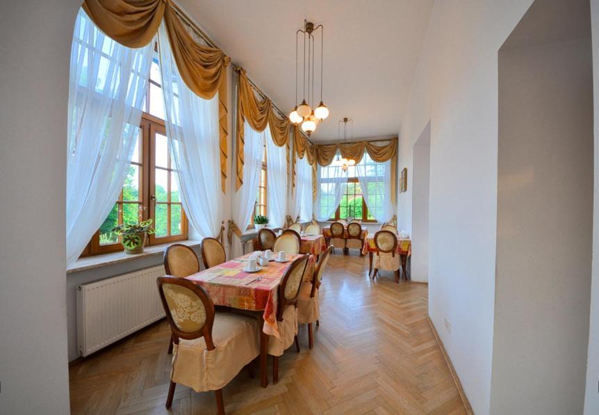 Willa Raj Naleczow Luaran gambar